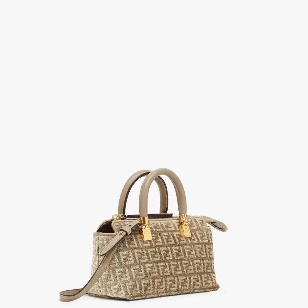 Borse Mini>Fendi Pouch In Tessuto Tapestry Tortora Con Motivo Ff