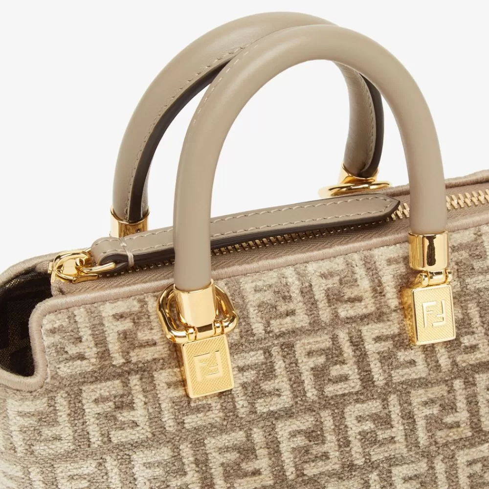 Borse Mini>Fendi Pouch In Tessuto Tapestry Tortora Con Motivo Ff